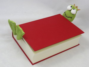 Amigurumi Crochet Frog Bookmark - Book-Frog